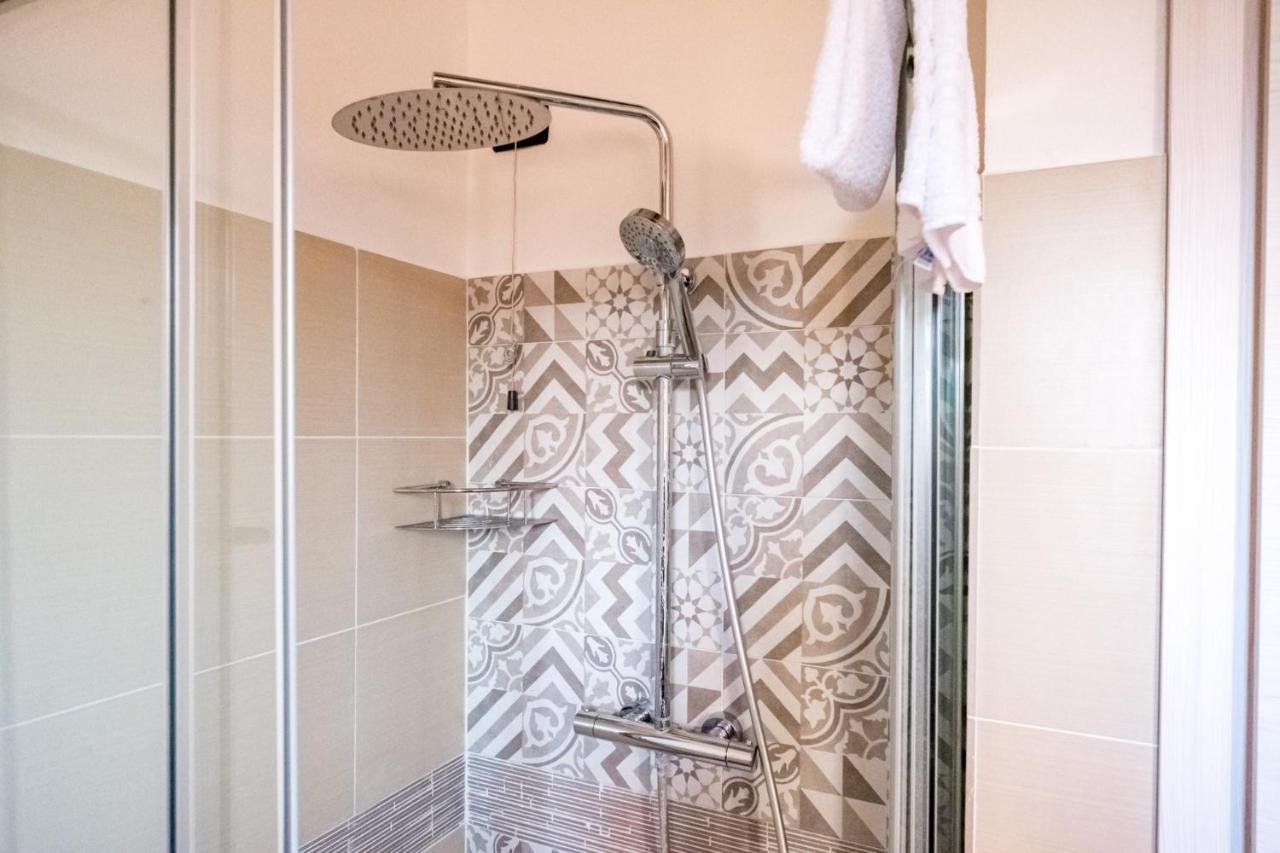 Residenza Oleandro Διαμέρισμα Ντεζεντσάνο ντελ Γκάρντα Εξωτερικό φωτογραφία